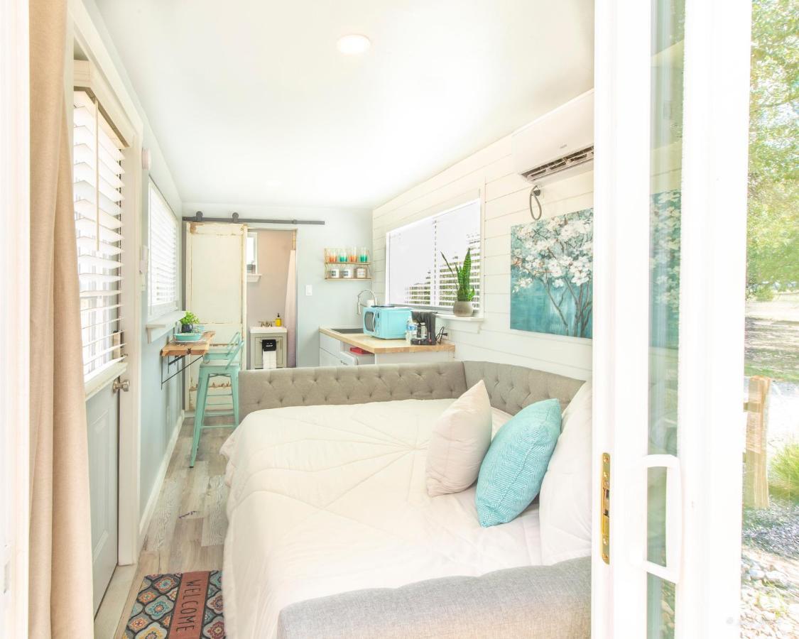 فيلا The Container Retreat @ 290 Wine Trail #1 Escape To Hye, Tx المظهر الخارجي الصورة